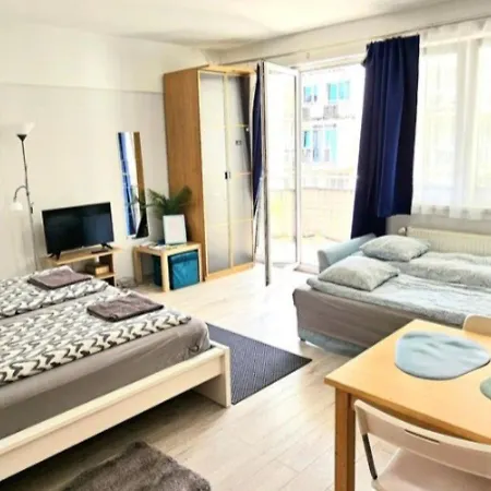 Cozy With Big Balcony And Ac Apartment