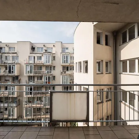 Cozy With Big Balcony And Ac * Boedapest