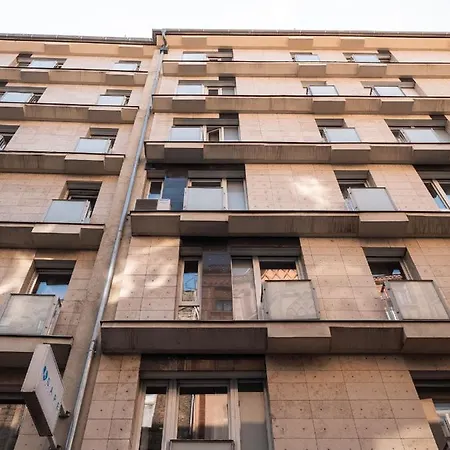 Cozy With Big Balcony And Ac Appartement