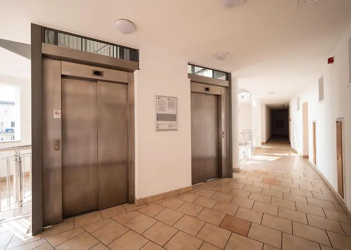 Cozy With Big Balcony And Ac Boedapest