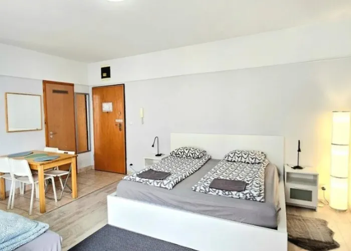Cozy With Big Balcony And Ac