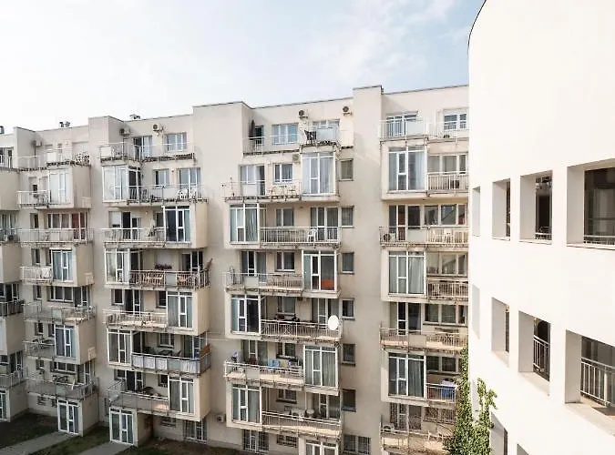 Cozy With Big Balcony And Ac *